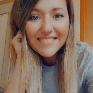 Meet your Posher, Caitlin